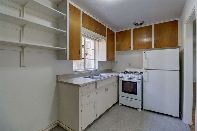 Building Photo - 116 E Leroux St