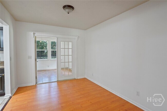 Building Photo - 126 Falcon Dr