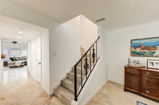 Building Photo - 13050 Trail Hollow Dr