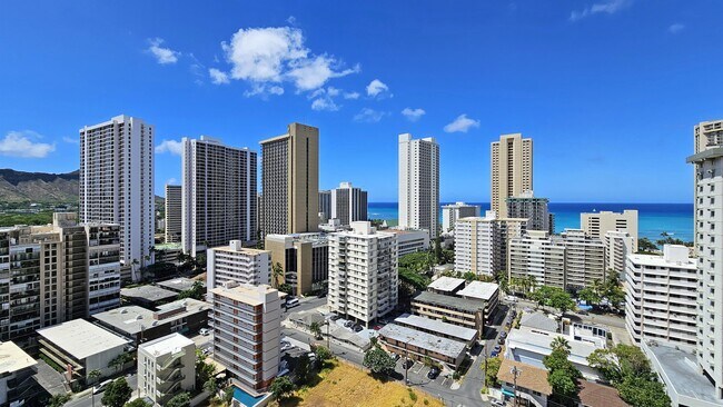 Building Photo - 2452 Tusitala St