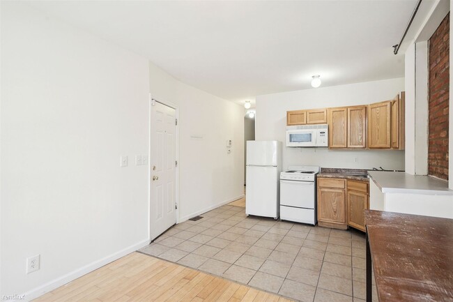 Building Photo - 3 br, 1 bath Triplex - 1616 WILLINGTON ST ...