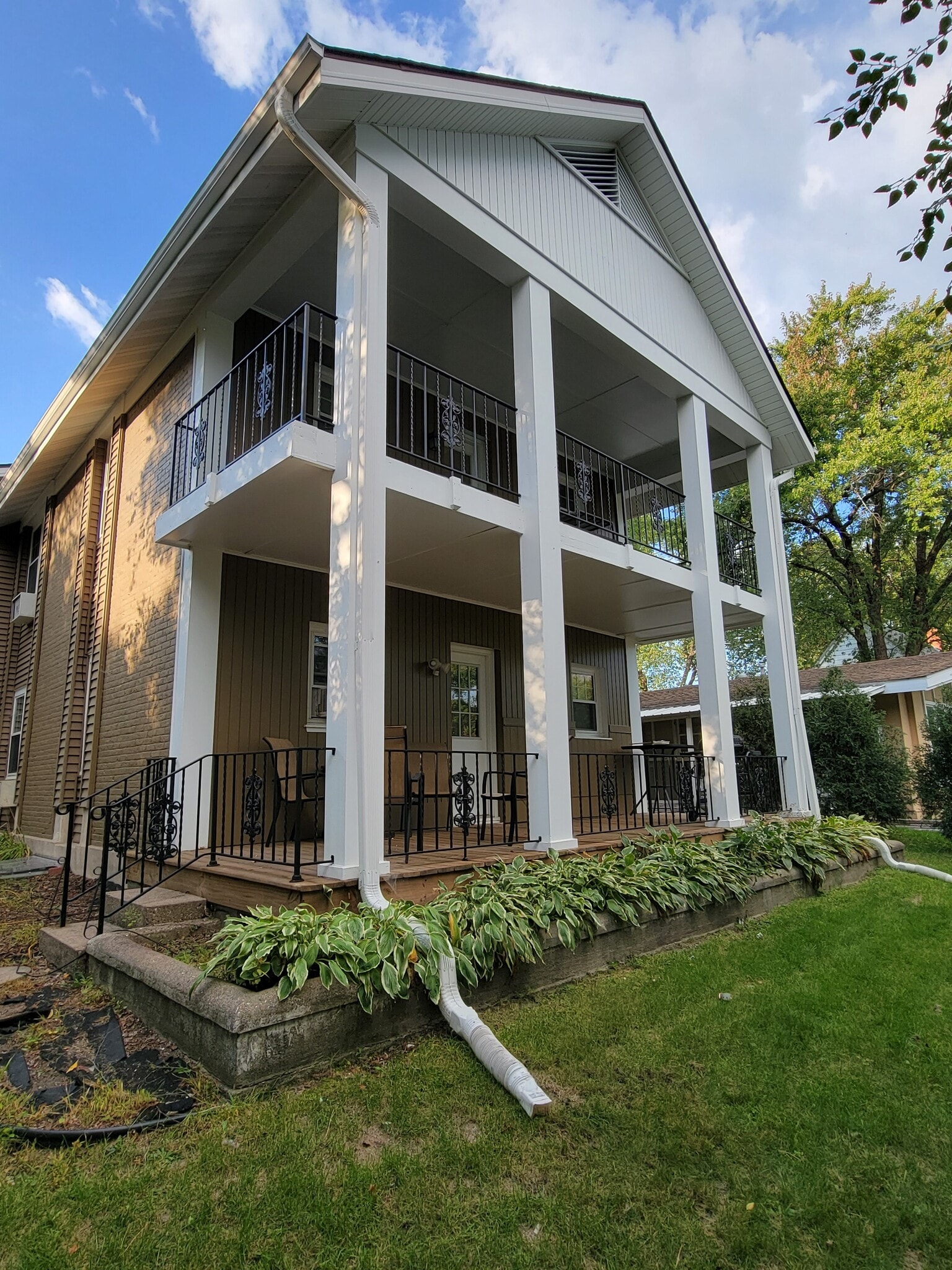 Exterior view - 308 Lewis St S