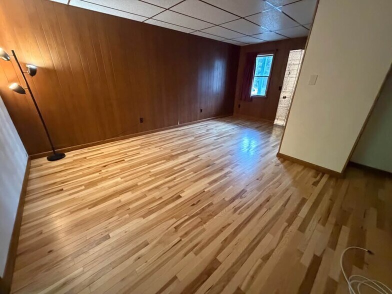 Building Photo - 302 Lake Ave