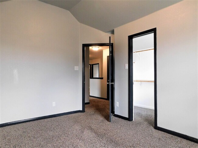 Building Photo - 3405 Addison St