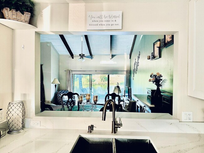 Building Photo - 2121 SW 82nd Ave