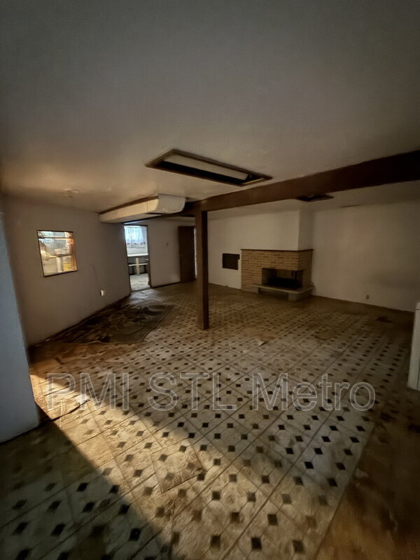 Building Photo - 10816 Spring Garden Dr