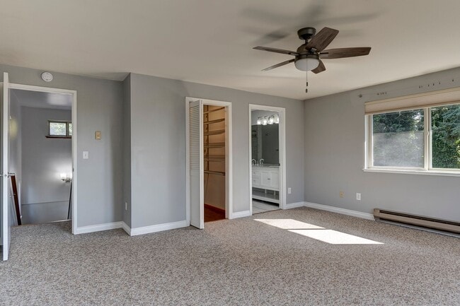 Building Photo - 3 Bed 3 Bath Home near West Beach