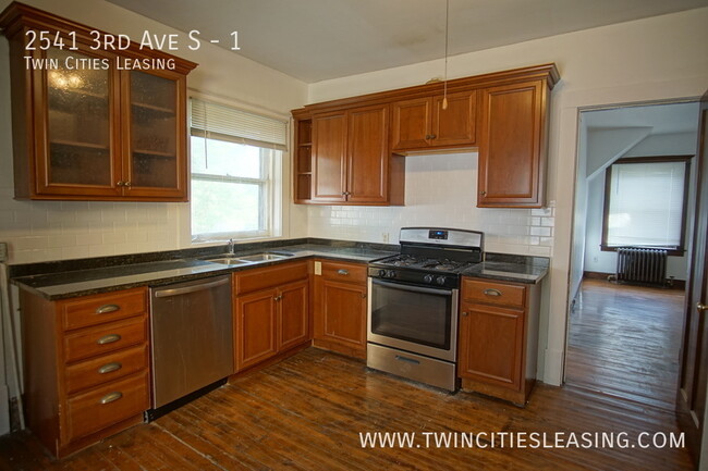 Building Photo - Remodeled Kitchen - LARGE Bedrooms - 2 Ful...