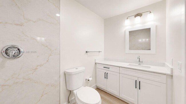 Building Photo - 1670 W 42nd St