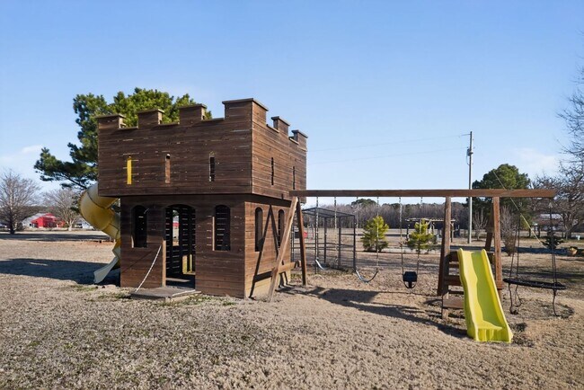 Building Photo - Spacious 5BR House in Oak City