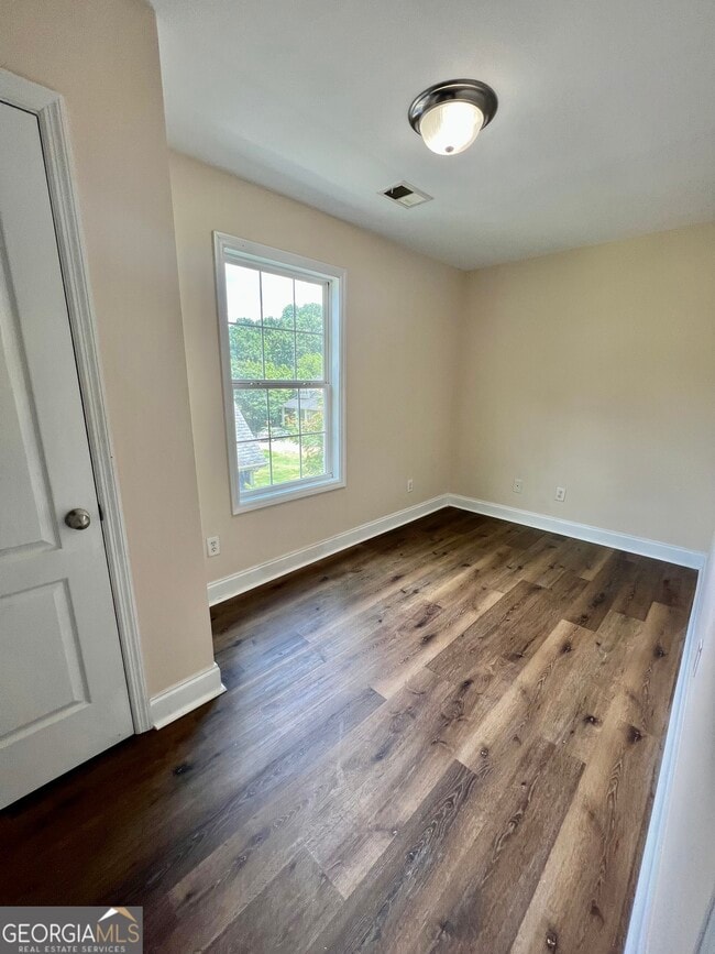 Building Photo - 160 Trail Creek St