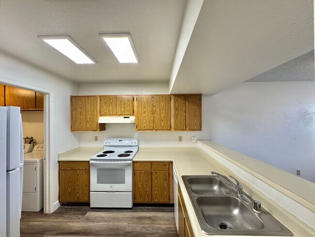 Building Photo - Condo with Garage Attached for rent!