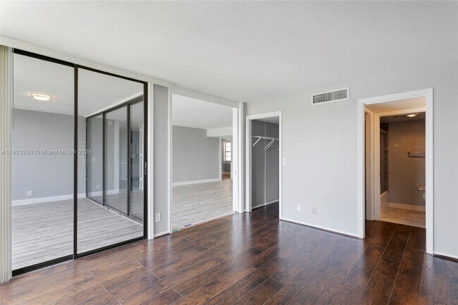 Building Photo - 501 SW 11th Pl