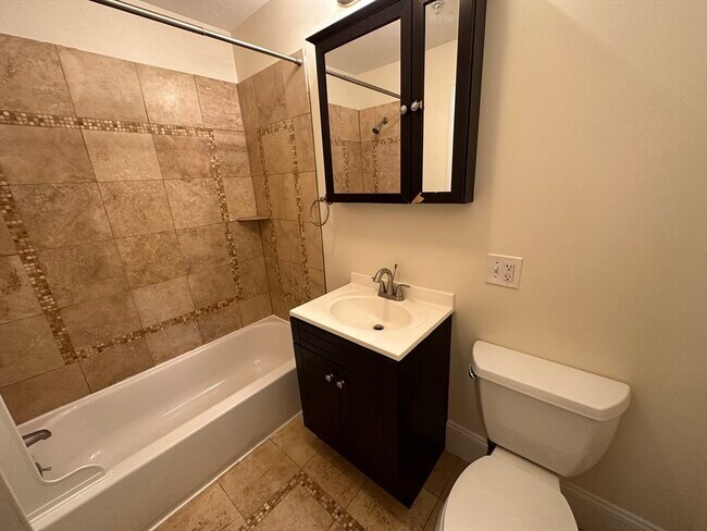 Building Photo - 8 Grant St