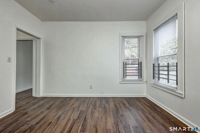 Building Photo - 483 Ferry St