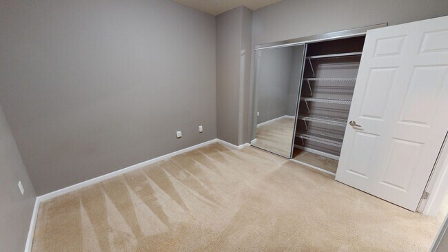 Building Photo - Second Floor Rear View 3 Bedroom in a Gate...