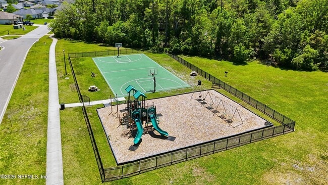Building Photo - 136 Brookfall Dr