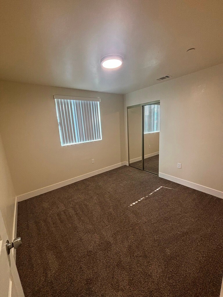 Building Photo - 156 E 119th St