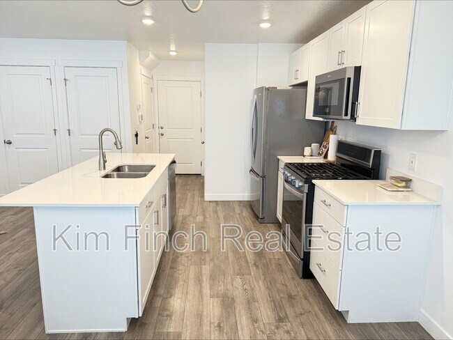 Building Photo - 536 N Willow Springs Ave