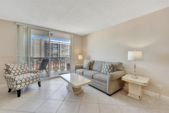 Building Photo - 3113 S Ocean Dr