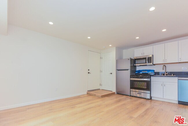 Building Photo - 1855 Euclid St