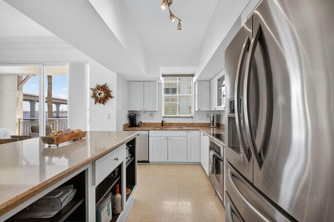 Building Photo - 275 NW Flagler Ave