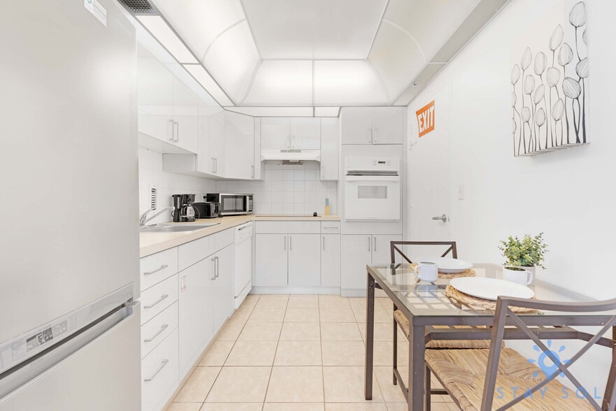 Building Photo - 3801 S Ocean Dr