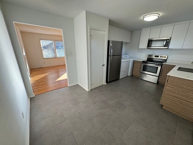 Building Photo - 3818 Lupton Cir