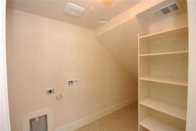 Building Photo - 2222 Creekside Ln