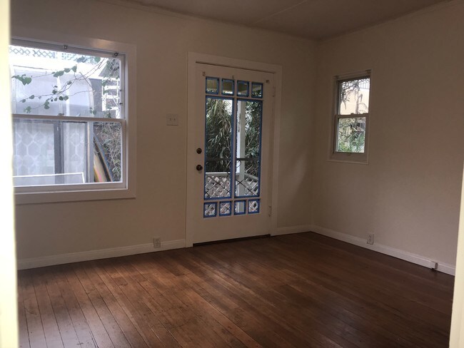 Building Photo - 3046 E Vista St