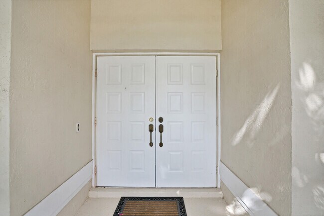 Building Photo - 10567 Paso Fino Dr