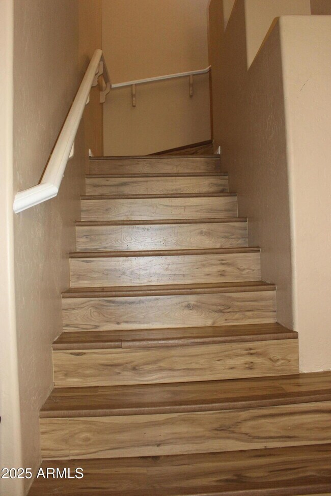 Building Photo - 1433 W Longhorn Dr