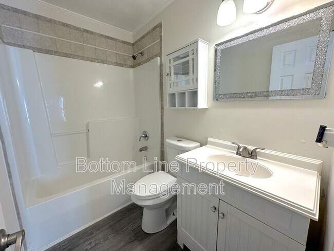 Building Photo - 2806 Mary Ave