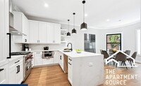 Building Photo - 2244 N Kenmore Ave