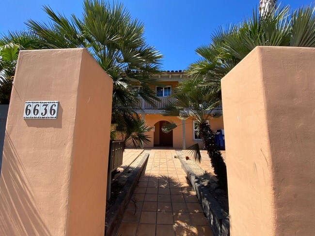 Building Photo - 6636 Del Playa Dr
