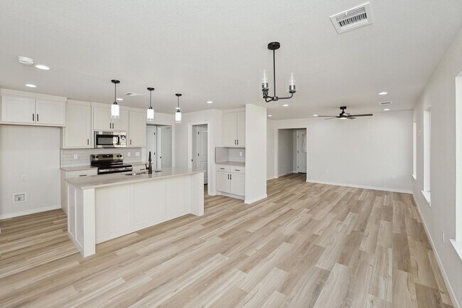 Building Photo - 8910 Oakleaf Ct