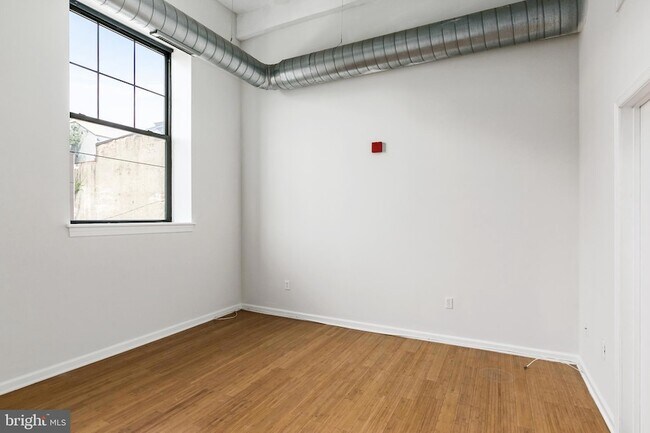 Building Photo - 1637-39 Poplar St