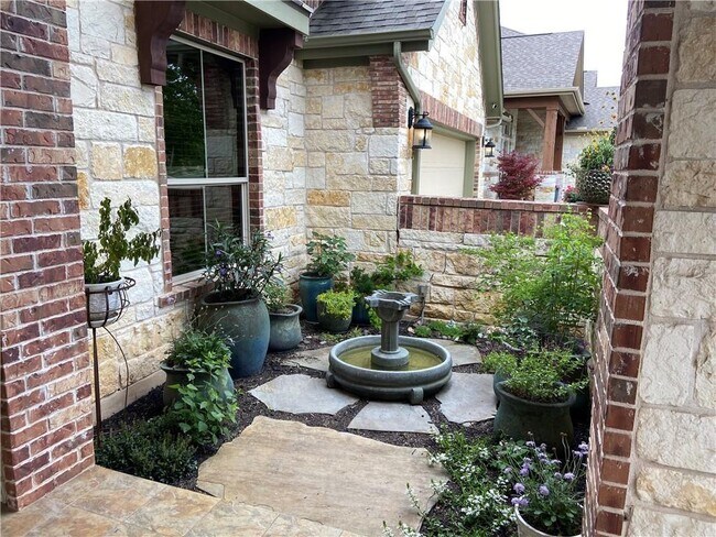 Building Photo - 3216 Herradura Dr