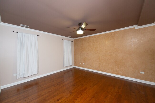 Building Photo - 2612 W Diversey Ave