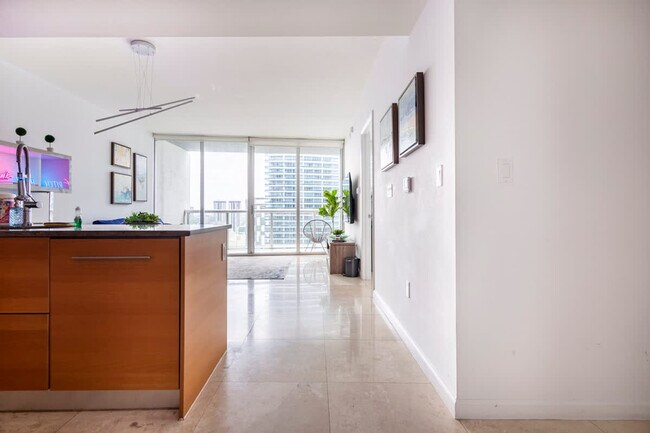 Building Photo - 495 Brickell Ave