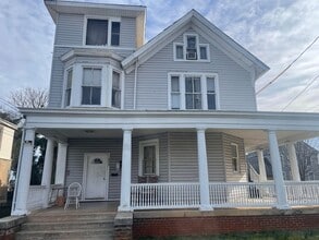 Building Photo - Two Bedroom Apartment Close to Downtown Lynchburg!