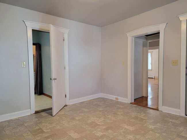 Building Photo - 271 W Main St