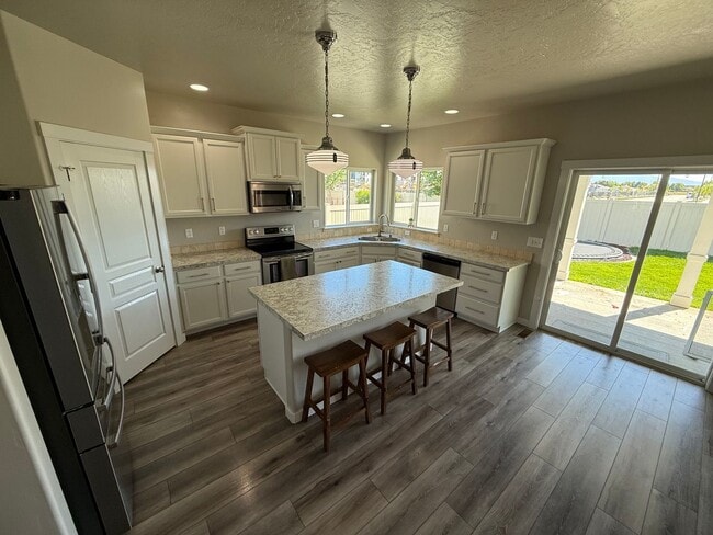 Building Photo - 4 Bedroom with 3 Car Garage in Meridian