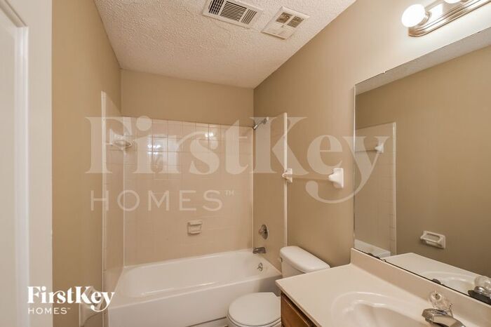 Building Photo - 7452 Kingsland Dr