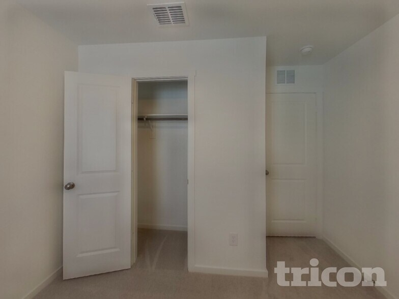 Building Photo - 10712 Cowhide Ln