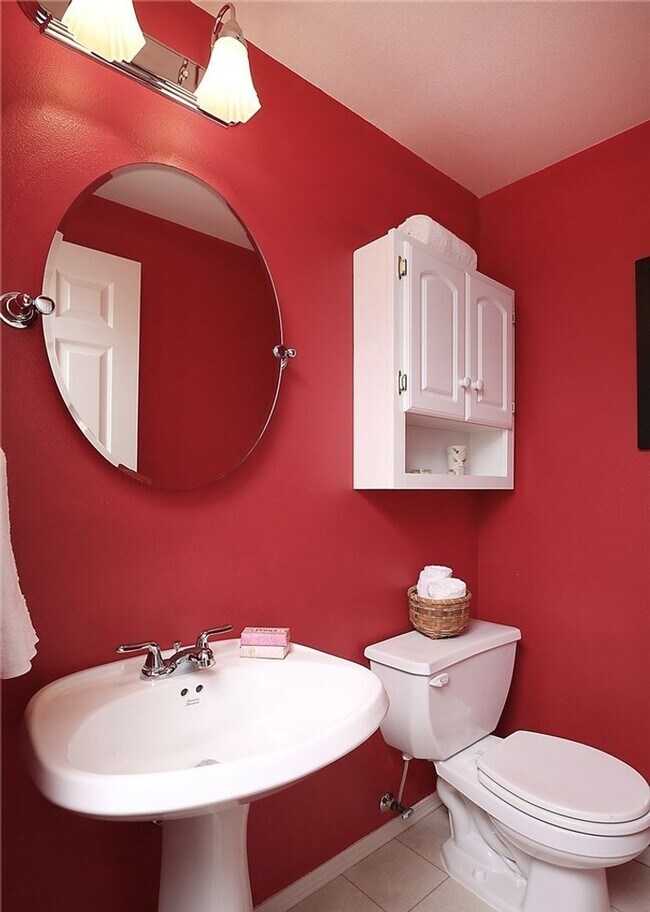 Building Photo - A Cambridge Townhome with 2 Beds and 2.5 B...