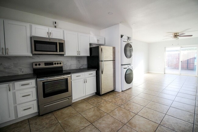 Interior Photo - Granada Gardens