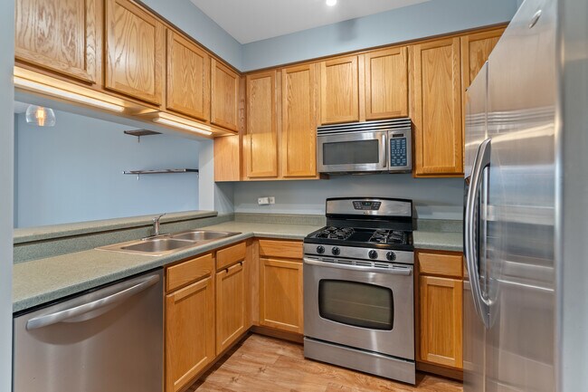 Building Photo - 100 N Hermitage Ave