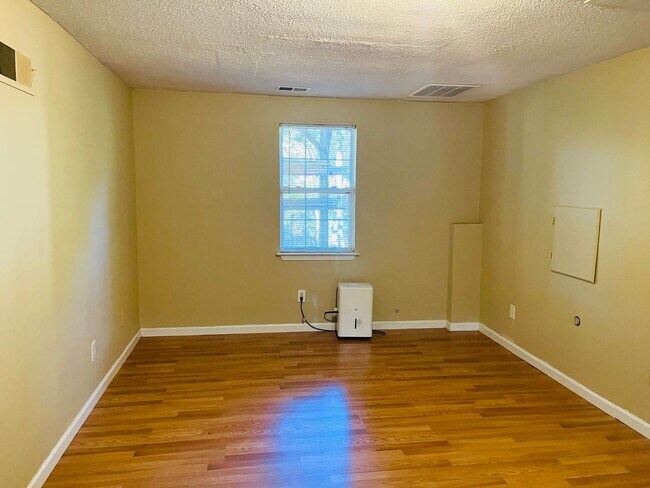 Building Photo - Charming 3 bed, 2 full bath home in Villa Rica!