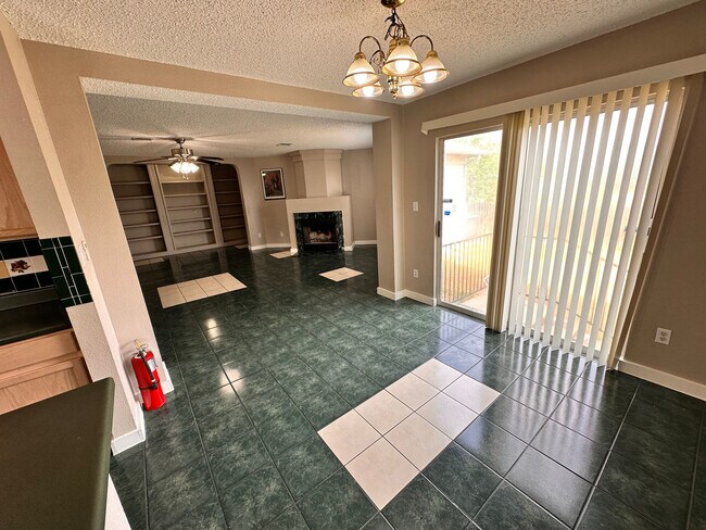 Building Photo - Room in Single Family Home on Heyerdahl Dr